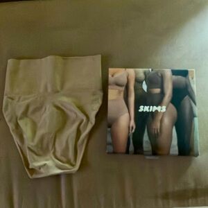 SKIMS Core Control Briefs XXS/XS